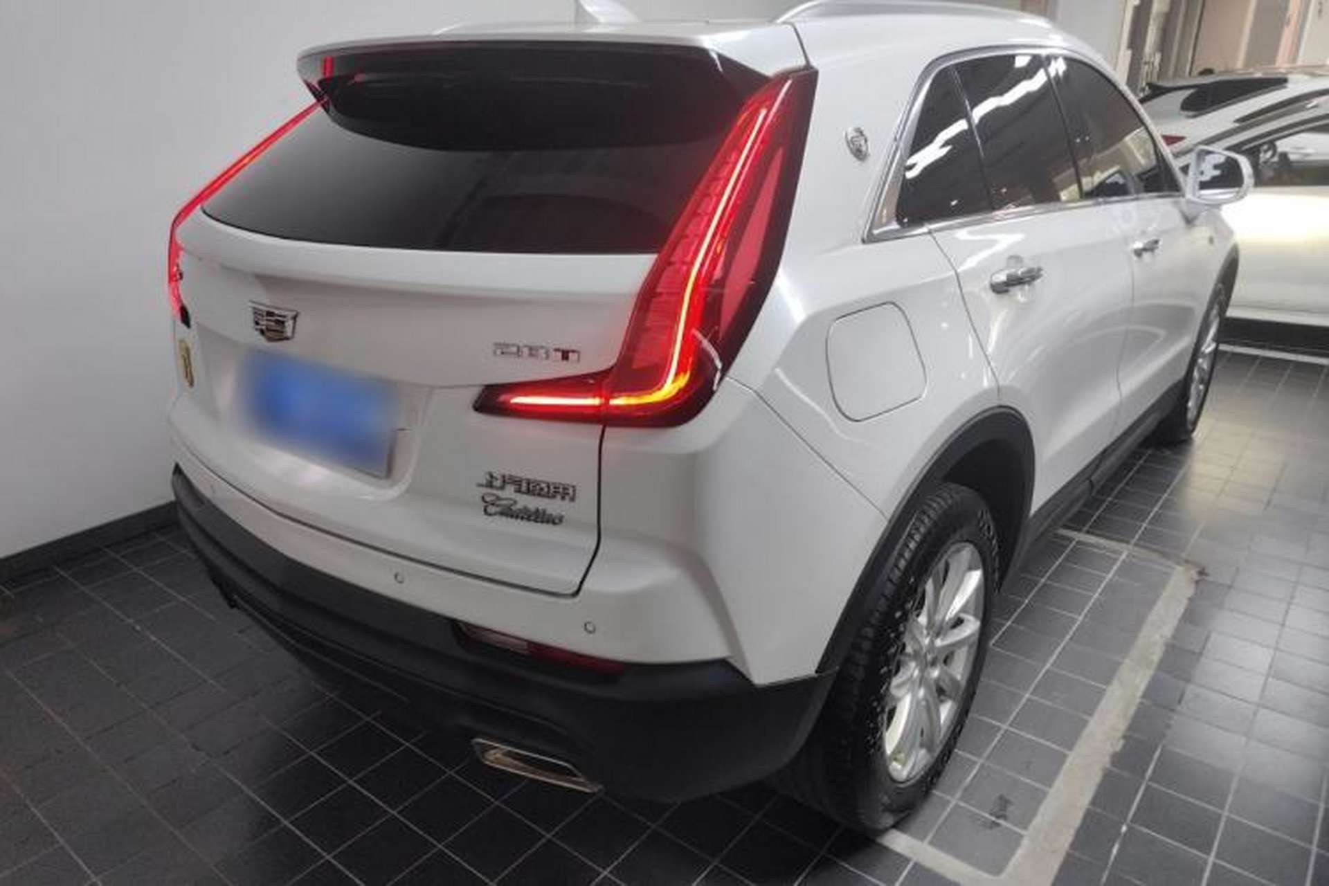 Used Cadillac XT4 2021 28T Two-Wheel Drive Tech Edition Rear Right 45 Deg