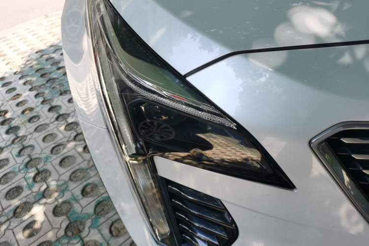 Used Cadillac XT4 2021 28T Two-Wheel Drive Tech Edition Right Front Headlight