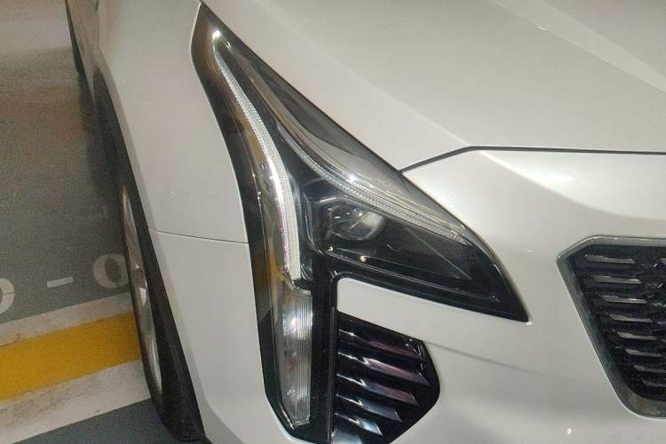Used Cadillac XT4 2021 28T Two-Wheel Drive Tech Edition Right Front Headlight
