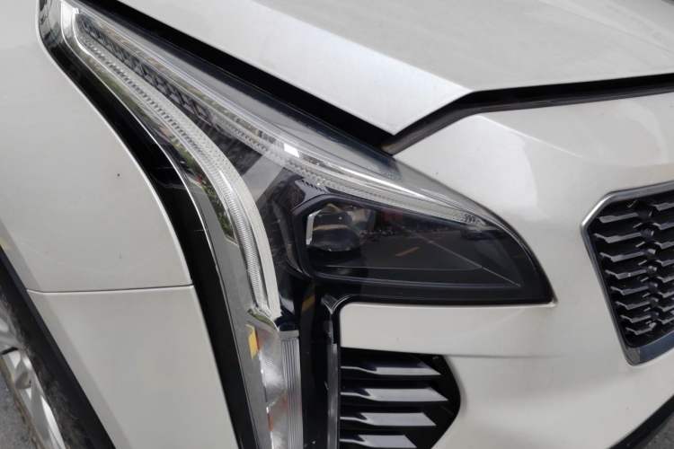 Used Cadillac XT4 2021 28T Two-Wheel Drive Tech Edition Right Front Headlight