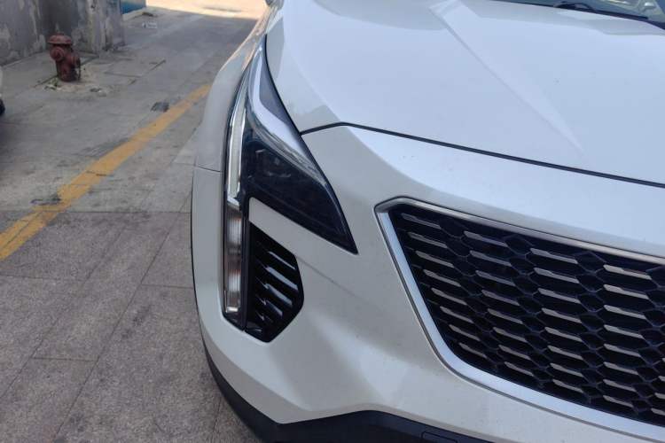 Used Cadillac XT4 2021 28T Two-Wheel Drive Tech Edition Right Front Headlight