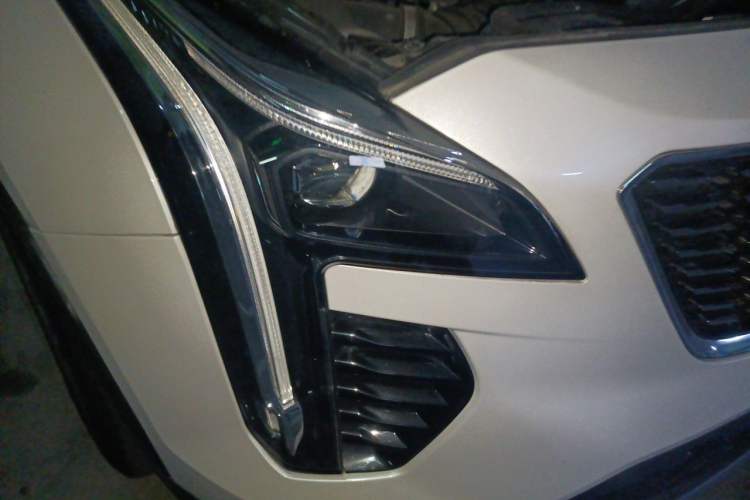 Used Cadillac XT4 2021 28T Two-Wheel Drive Leading Version Right Front Headlight
