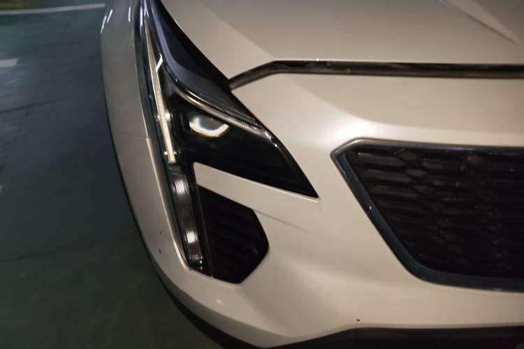 Used Cadillac XT4 2021 28T Two-Wheel Drive Tech Edition Right Front Headlight
