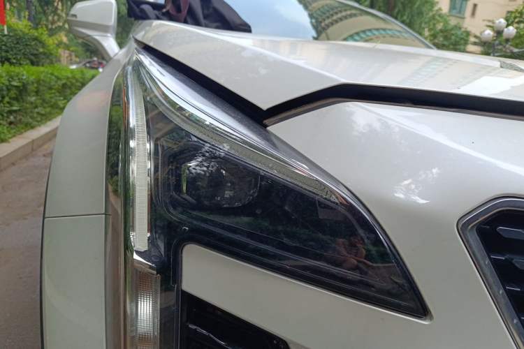 Used Cadillac XT4 2021 28T Two-Wheel Drive Tech Edition Right Front Headlight