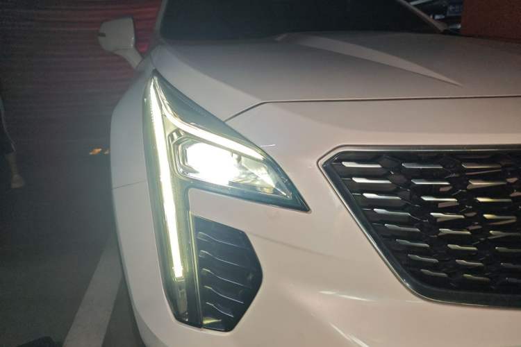 Used Cadillac XT4 2021 28T Two-Wheel Drive Leading Version Right Front Headlight