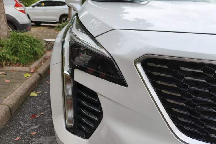 Used Cadillac XT4 2021 28T Two-Wheel Drive Tech Edition Right Front Headlight