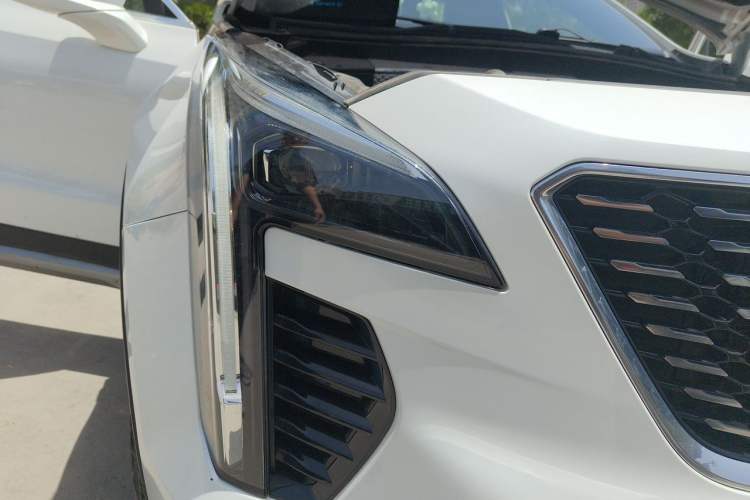 Used Cadillac XT4 2021 28T Two-Wheel Drive Luxury Version Right Front Headlight
