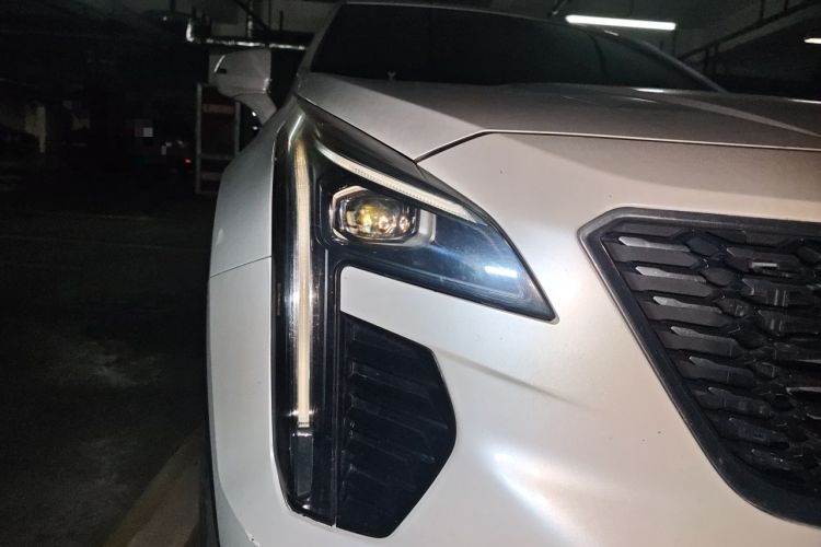 Used Cadillac XT4 2021 28T Two-Wheel Drive Luxury Version Right Front Headlight