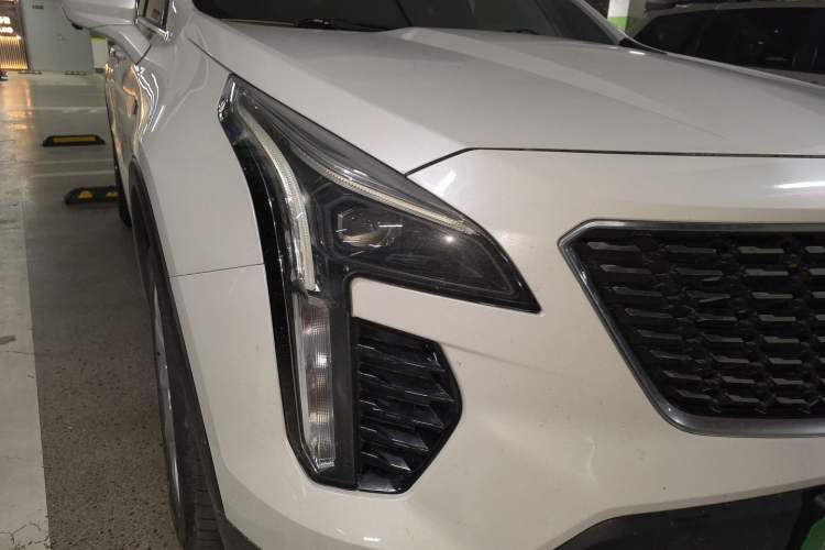 Used Cadillac XT4 2021 28T Two-Wheel Drive Tech Edition Right Front Headlight