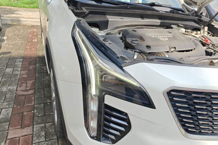 Used Cadillac XT4 2021 28T Two-Wheel Drive Tech Edition Right Front Headlight