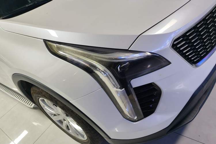 Used Cadillac XT4 2021 28T Two-Wheel Drive Tech Edition Right Front Headlight