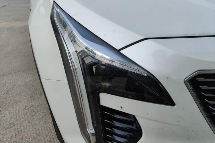 Used Cadillac XT4 2021 28T Two-Wheel Drive Luxury Version Right Front Headlight