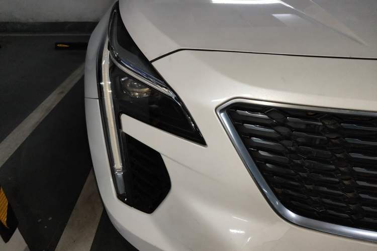 Used Cadillac XT4 2021 28T Two-Wheel Drive Leading Version Right Front Headlight