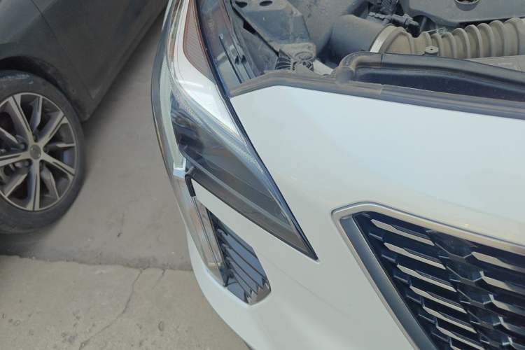 Used Cadillac XT4 2021 28T Two-Wheel Drive Tech Edition Right Front Headlight