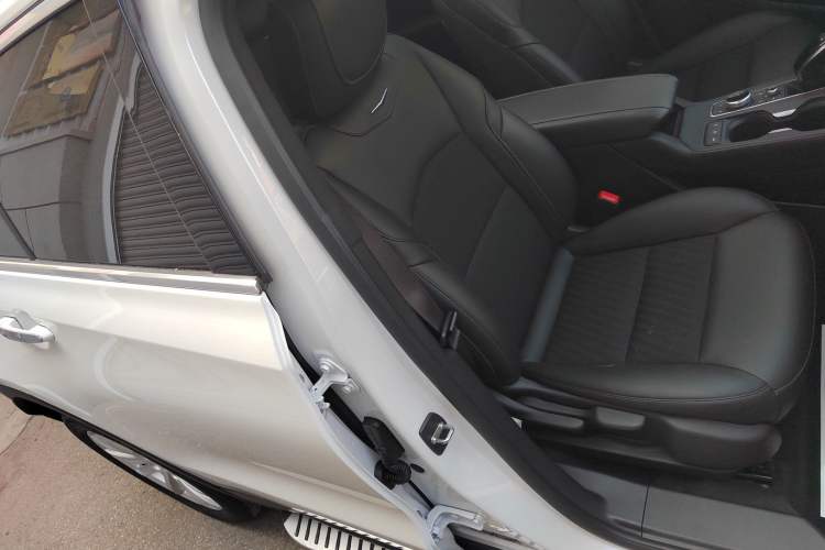 Used Cadillac XT4 2021 28T Two-Wheel Drive Tech Edition Right Front Seat