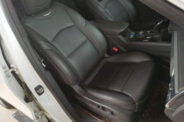 Used Cadillac XT4 2021 28T Two-Wheel Drive Leading Version Right Front Seat