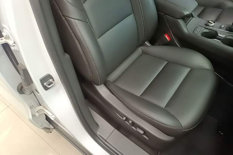 Used Cadillac XT4 2021 28T Two-Wheel Drive Leading Version Right Front Seat