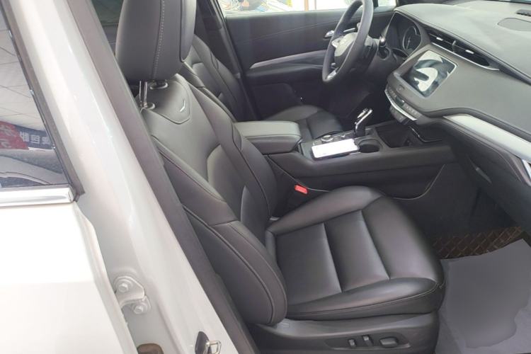 Used Cadillac XT4 2021 28T Two-Wheel Drive Luxury Version Right Front Seat