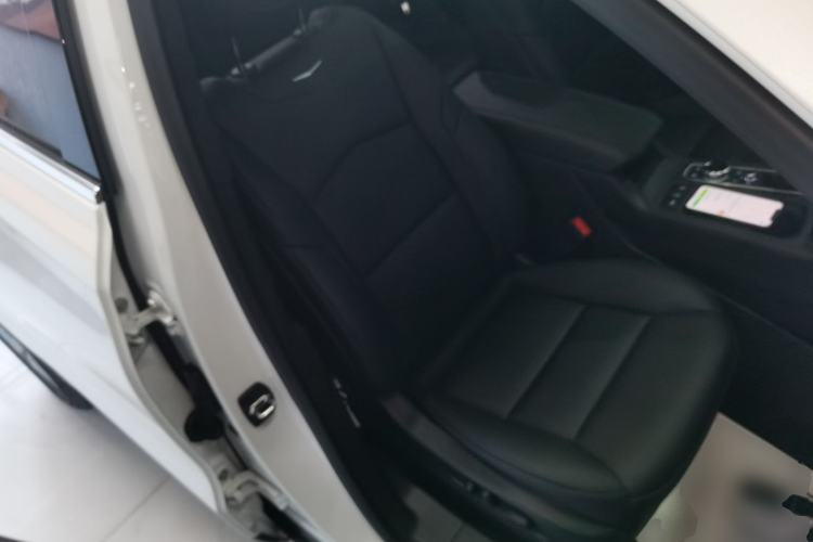 Used Cadillac XT4 2021 28T Two-Wheel Drive Luxury Version Right Front Seat