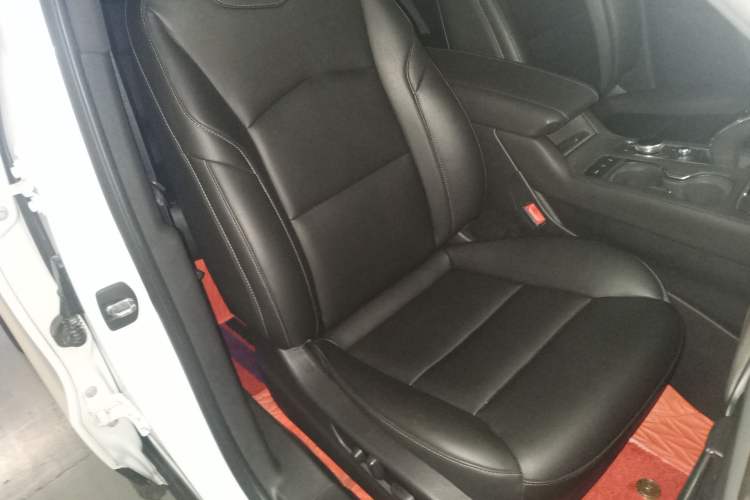 Used Cadillac XT4 2021 28T Two-Wheel Drive Luxury Version Right Front Seat