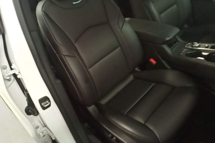Used Cadillac XT4 2021 28T Two-Wheel Drive Luxury Version Right Front Seat