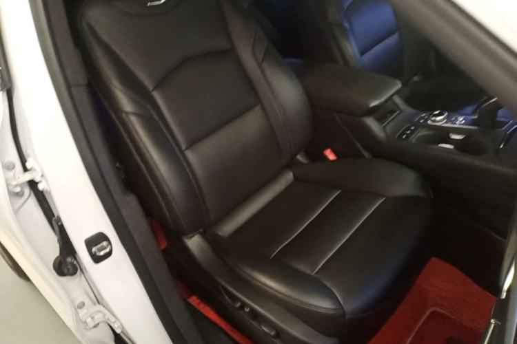 Used Cadillac XT4 2021 28T Two-Wheel Drive Luxury Version Right Front Seat