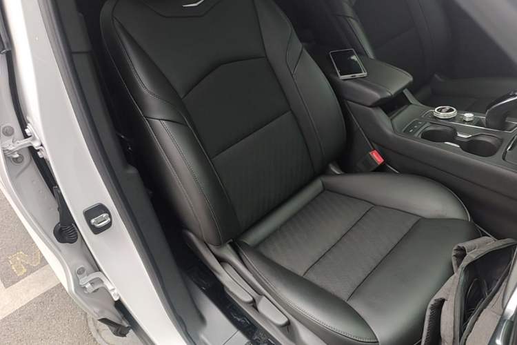 Used Cadillac XT4 2021 28T Two-Wheel Drive Tech Edition Right Front Seat