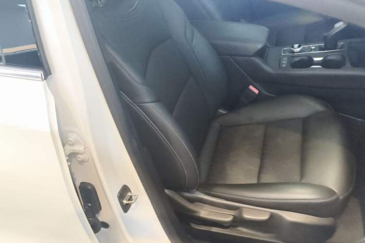 Used Cadillac XT4 2021 28T Two-Wheel Drive Tech Edition Right Front Seat
