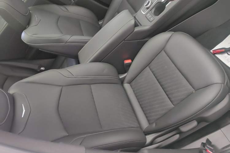 Used Cadillac XT4 2021 28T Two-Wheel Drive Tech Edition Right Front Seat