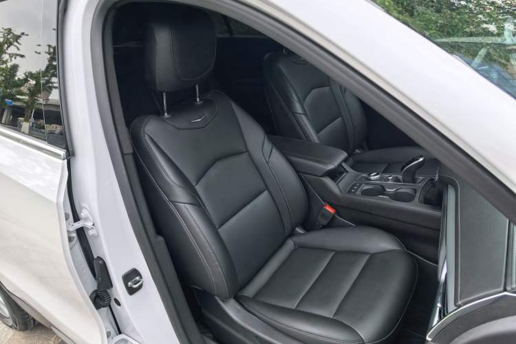 Used Cadillac XT4 2021 28T Two-Wheel Drive Luxury Version Right Front Seat
