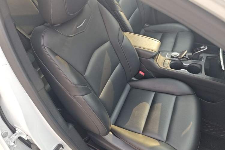 Used Cadillac XT4 2021 28T Two-Wheel Drive Leading Version Right Front Seat