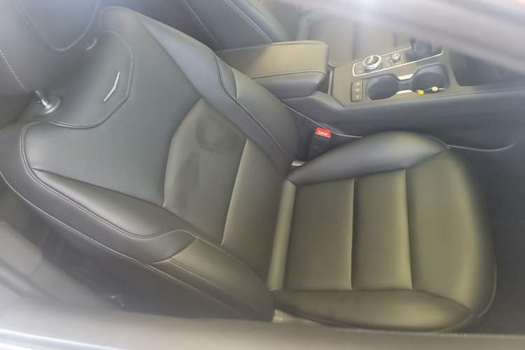 Used Cadillac XT4 2021 28T Two-Wheel Drive Leading Version Right Front Seat