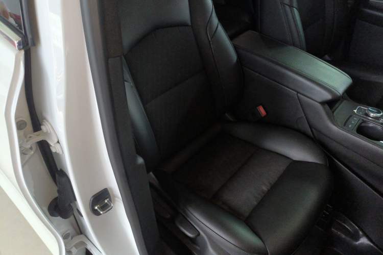 Used Cadillac XT4 2021 28T Two-Wheel Drive Tech Edition Right Front Seat