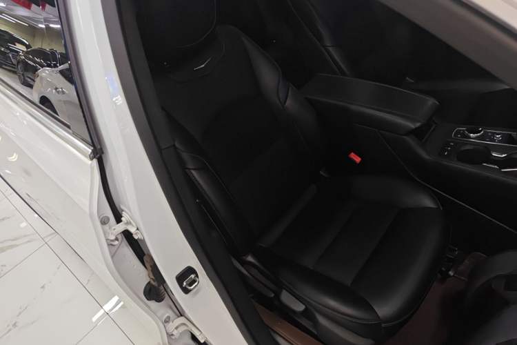 Used Cadillac XT4 2021 28T Two-Wheel Drive Tech Edition Right Front Seat