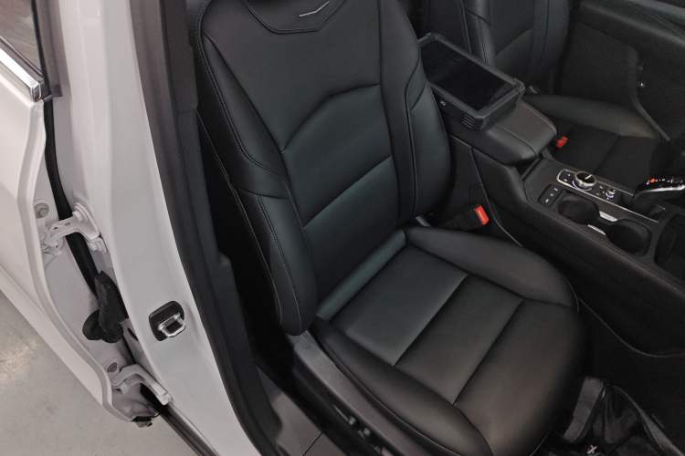 Used Cadillac XT4 2021 28T Two-Wheel Drive Leading Version Right Front Seat