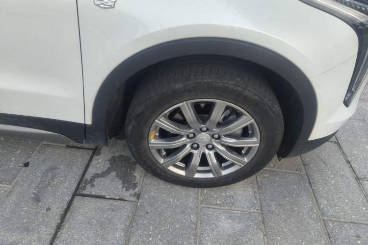 Used Cadillac XT4 2021 28T Two-Wheel Drive Leading Version Right Front Wheel Hub