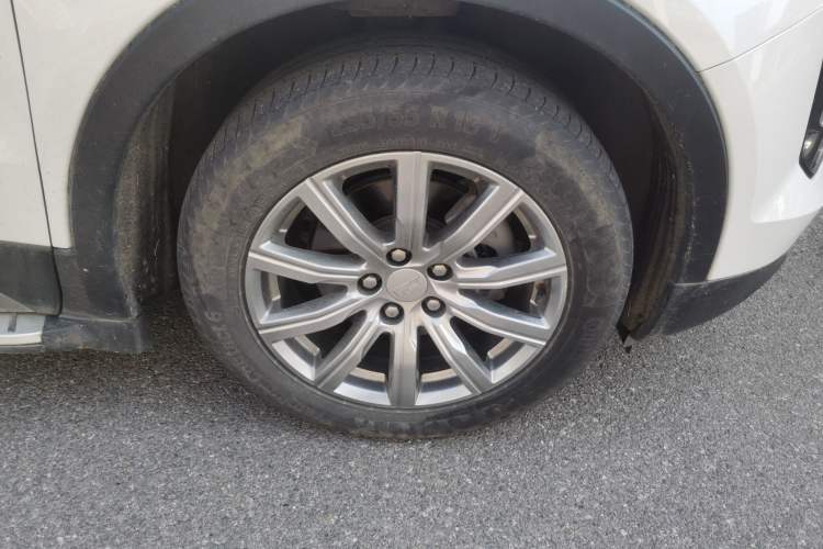 Used Cadillac XT4 2021 28T Two-Wheel Drive Luxury Version Right Front Wheel Hub