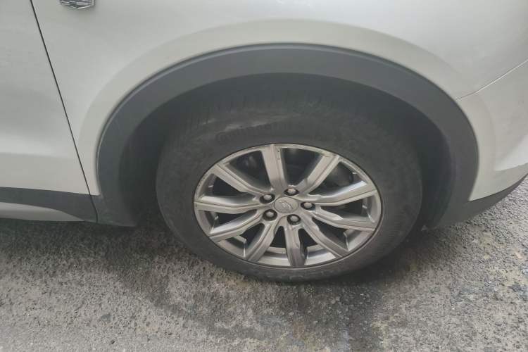 Used Cadillac XT4 2021 28T Two-Wheel Drive Luxury Version Right Front Wheel Hub