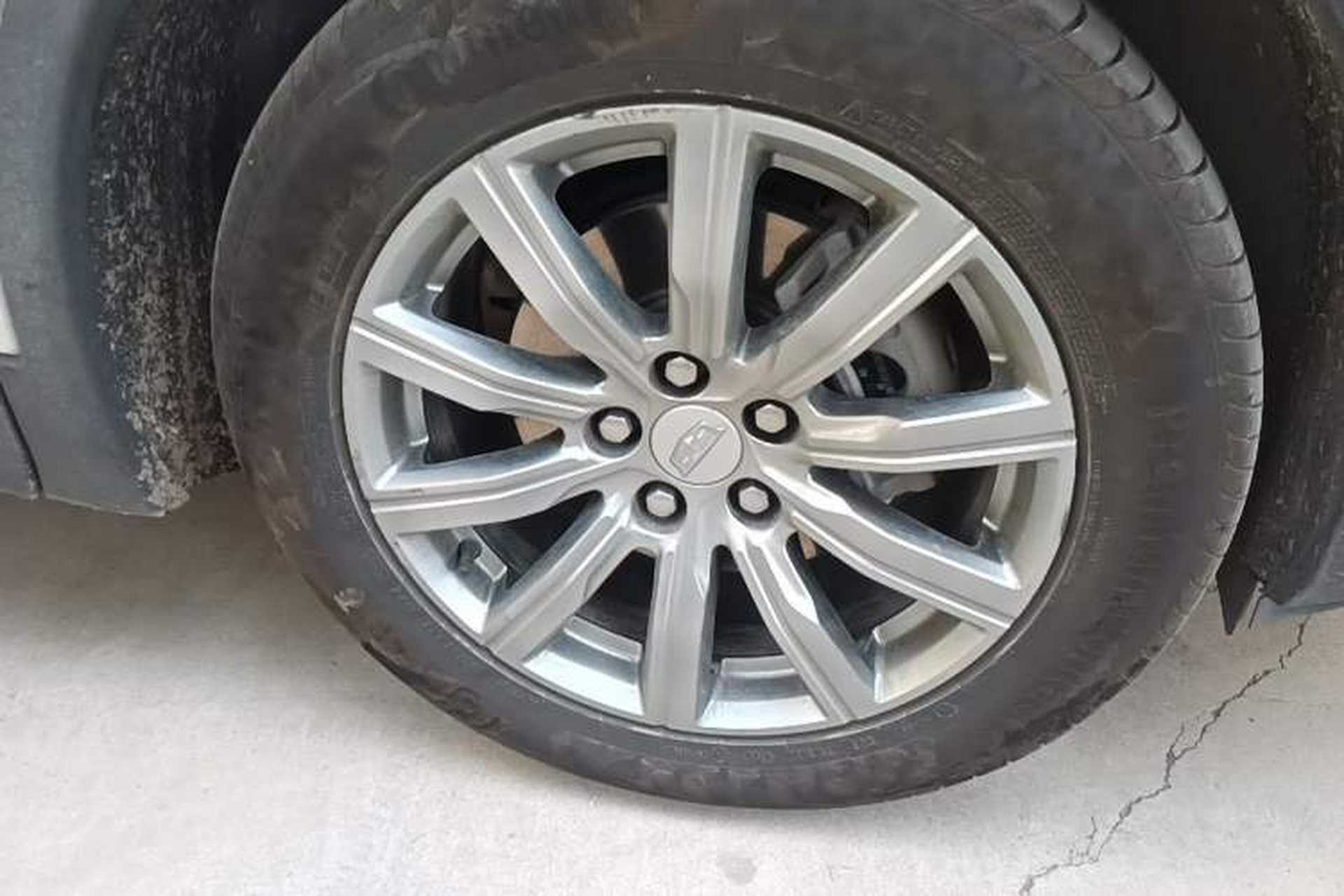 Used Cadillac XT4 2021 28T Two-Wheel Drive Luxury Version Right Front Wheel Hub