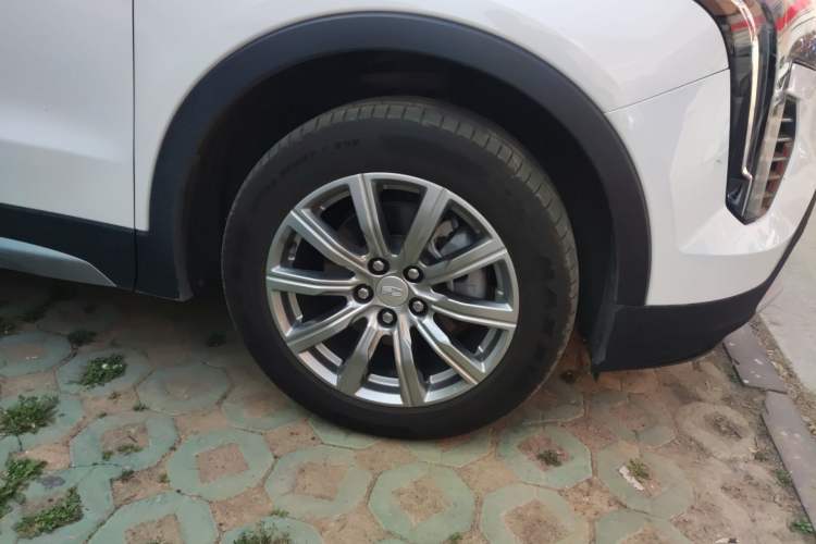 Used Cadillac XT4 2021 28T Two-Wheel Drive Luxury Version Right Front Wheel Hub