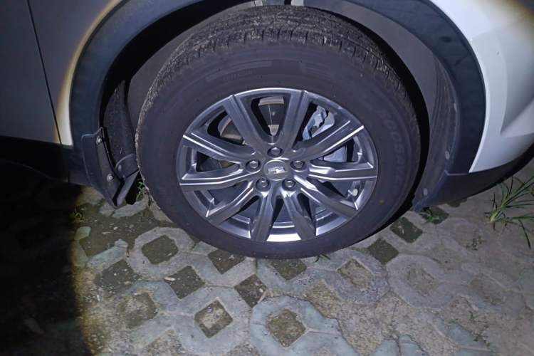 Used Cadillac XT4 2021 28T Two-Wheel Drive Luxury Version Right Front Wheel Hub