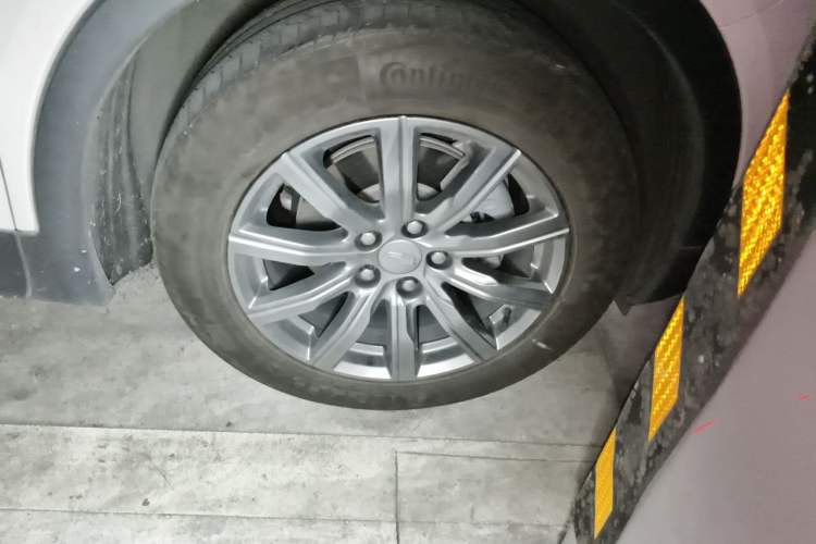 Used Cadillac XT4 2021 28T Two-Wheel Drive Leading Version Right Front Wheel Hub