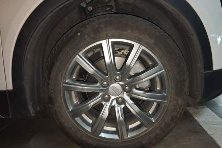 Used Cadillac XT4 2021 28T Two-Wheel Drive Leading Version Right Front Wheel Hub