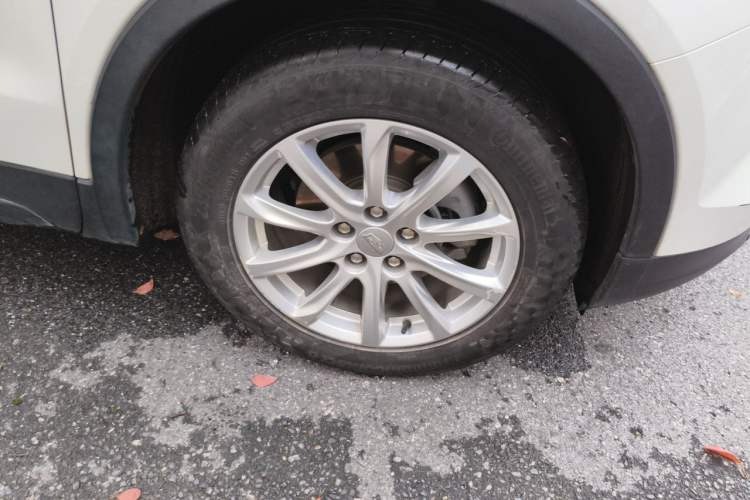 Used Cadillac XT4 2021 28T Two-Wheel Drive Tech Edition Right Front Wheel Hub