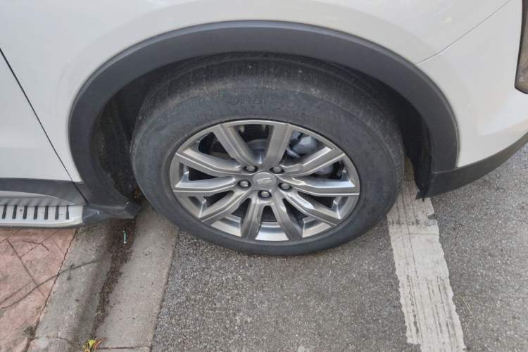 Used Cadillac XT4 2021 28T Two-Wheel Drive Luxury Version Right Front Wheel Hub