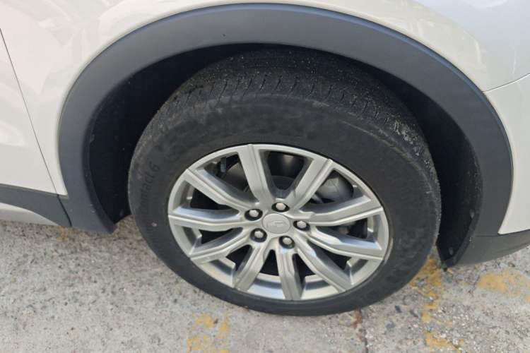 Used Cadillac XT4 2021 28T Two-Wheel Drive Luxury Version Right Front Wheel Hub