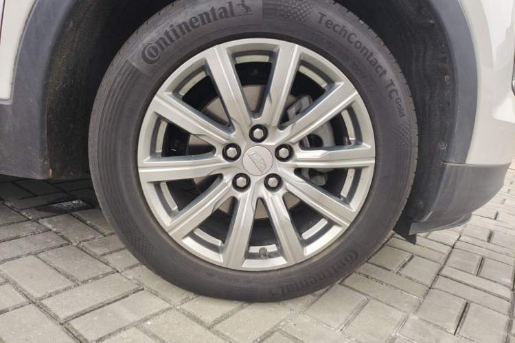 Used Cadillac XT4 2021 28T Two-Wheel Drive Leading Version Right Front Wheel Hub