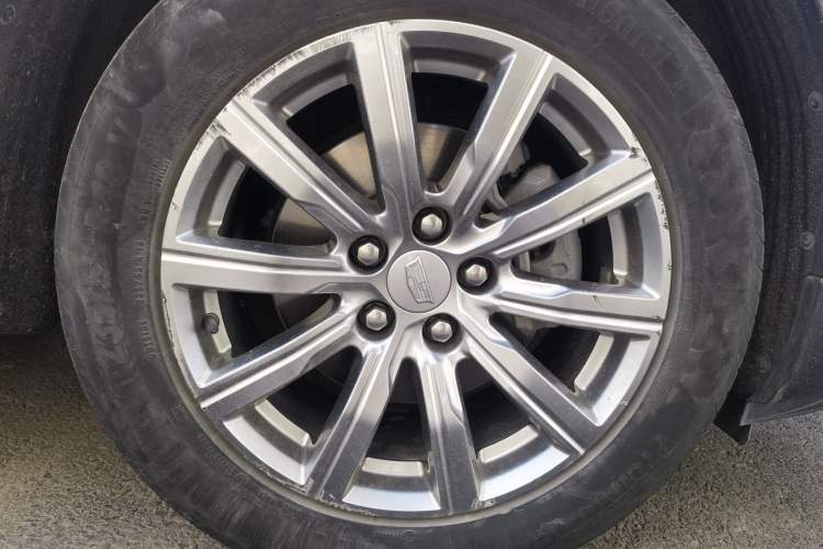 Used Cadillac XT4 2021 28T Two-Wheel Drive Leading Version Right Front Wheel Hub