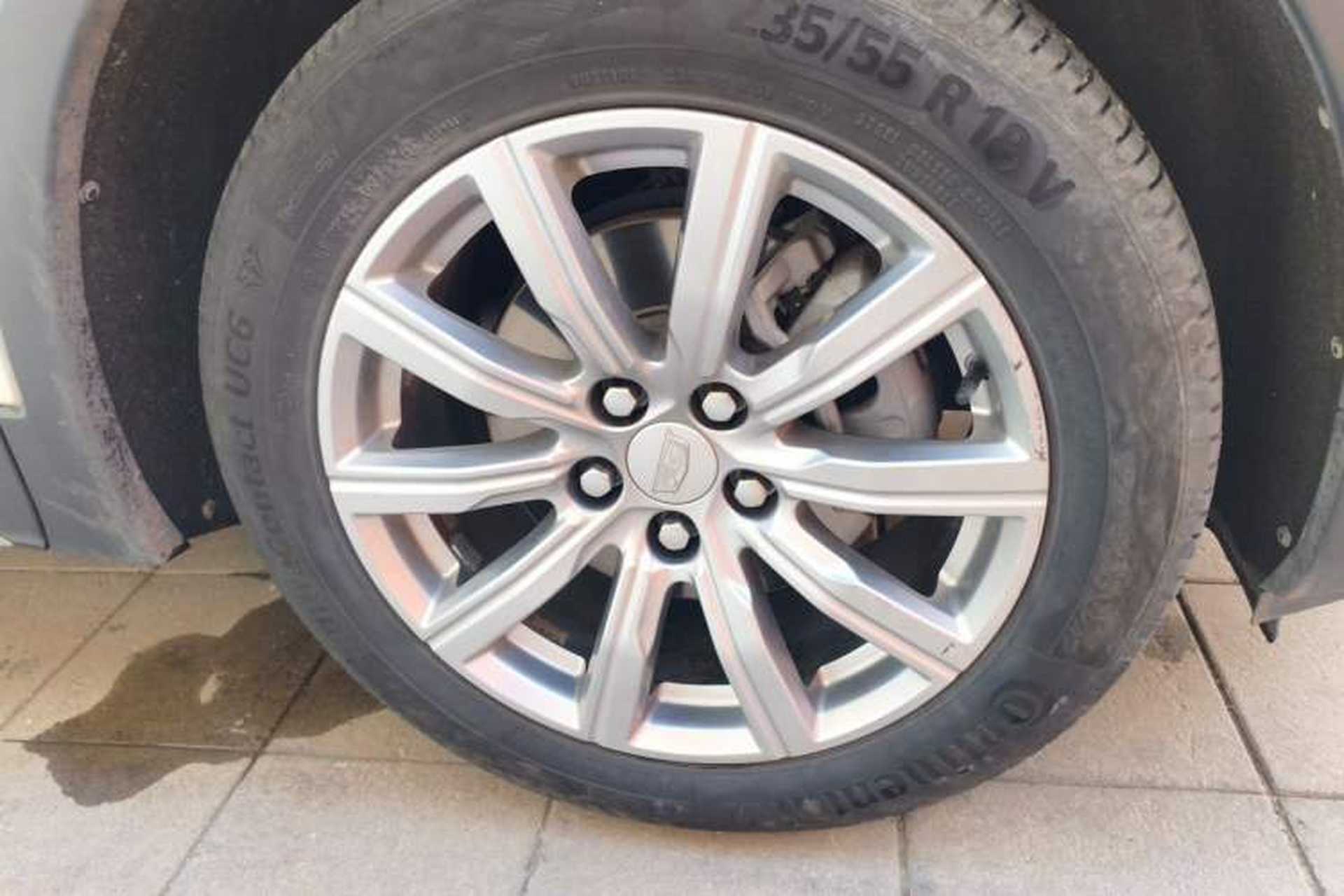 Used Cadillac XT4 2021 28T Two-Wheel Drive Leading Version Right Front Wheel Hub