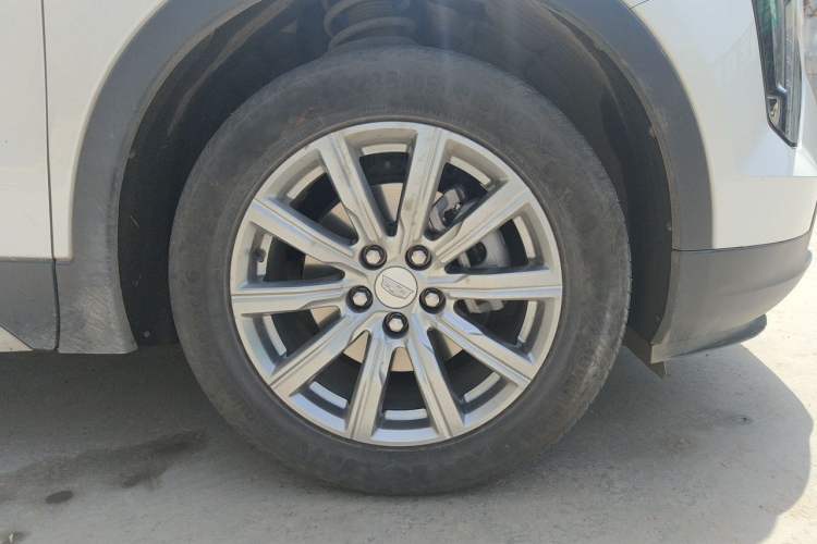 Used Cadillac XT4 2021 28T Two-Wheel Drive Luxury Version Right Front Wheel Hub
